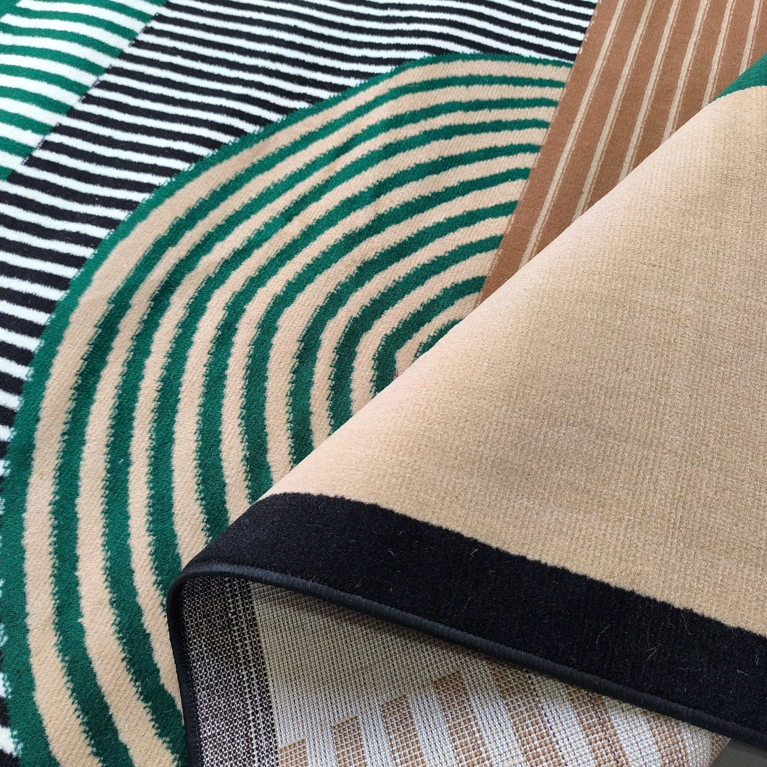 Dywan Klasyczny BCF Alfa 18 czarno-zielony