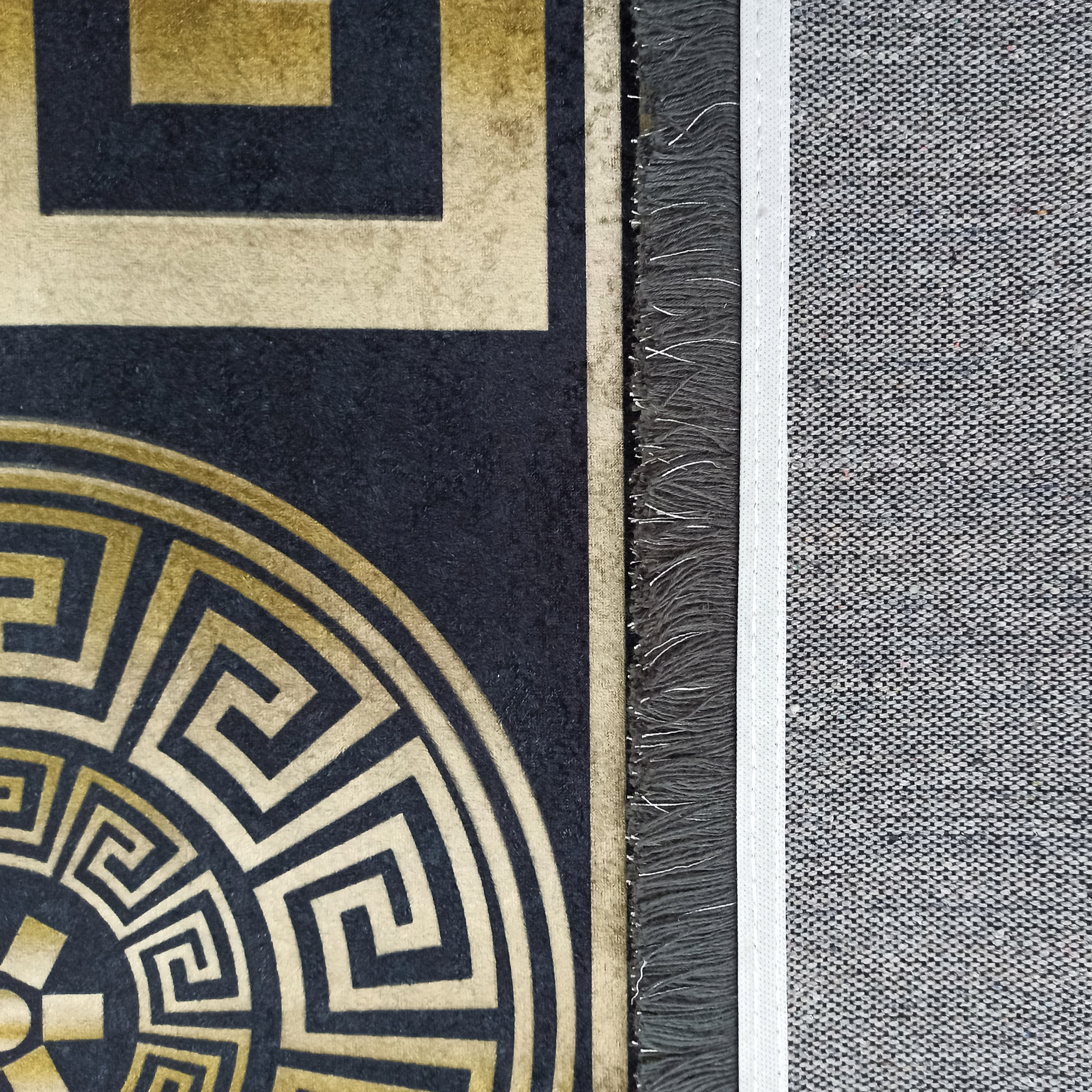 Dywan Antypoślizgowy Nowoczesny Horeca New 0022-BL - czarno - złoty